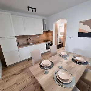  Apartment Lovre Kroatien